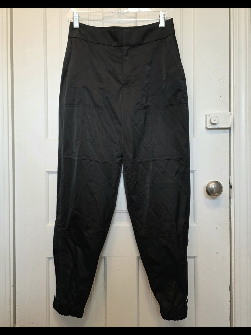 Athleta Women's Radiant Black Joggers Sleek Subtle Shine Ankle Snap Tabs Size 0